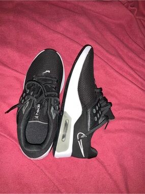 Nike Women's Black and White Air-Cushioned Sneakers